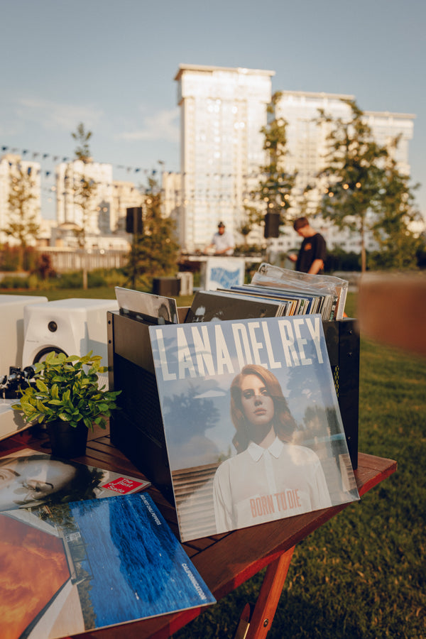 Разом із River Mall відкрили сезон вінілових пікніків на березі Дніпра☀️