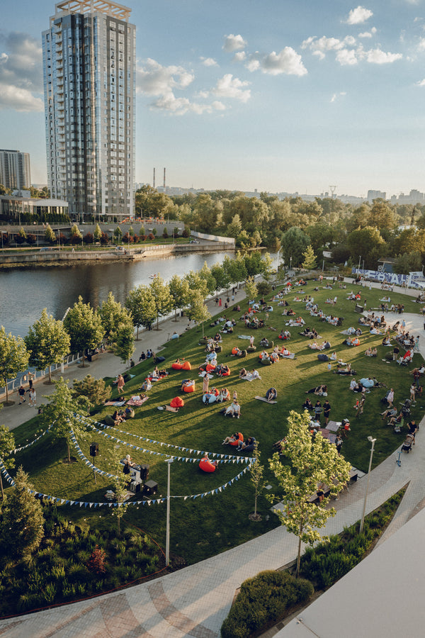 Разом із River Mall відкрили сезон вінілових пікніків на березі Дніпра☀️