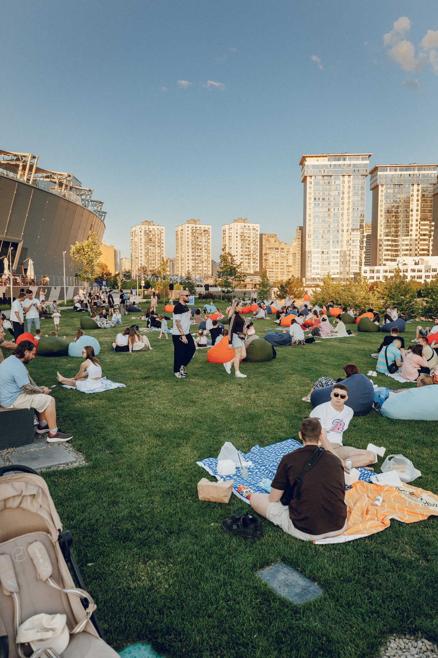 Разом із River Mall відкрили сезон вінілових пікніків на березі Дніпра☀️
